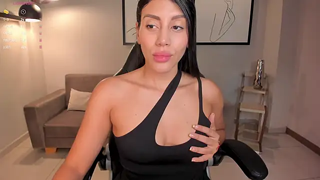 Snapshot of CharlotteCox_ chatting on 01/07/25, 11:16 CharlotteCox online show from 01/07/25, 11:16