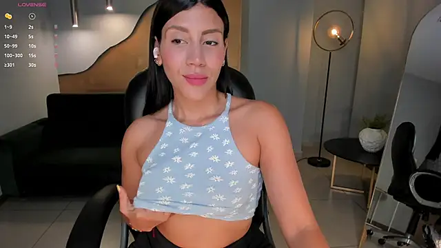 Snapshot of CharlotteCox_ chatting on 01/10/25, 11:00 CharlotteCox online show from 01/10/25, 11:00