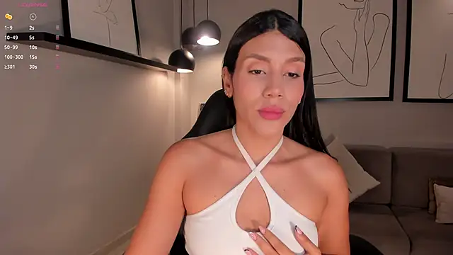 Snapshot of CharlotteCox_ chatting on 01/21/25, 10:52 CharlotteCox online show from 01/21/25, 10:52