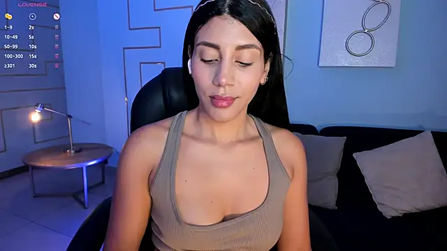 Snapshot of CharlotteCox_ chatting on 02/05/25, 11:12 CharlotteCox online show from 02/05/25, 11:12