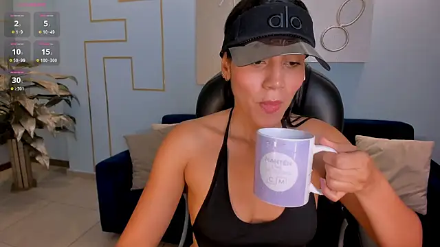 Snapshot of CharlotteCox_ chatting on 02/10/25, 03:32 CharlotteCox online show from 02/10/25, 03:32