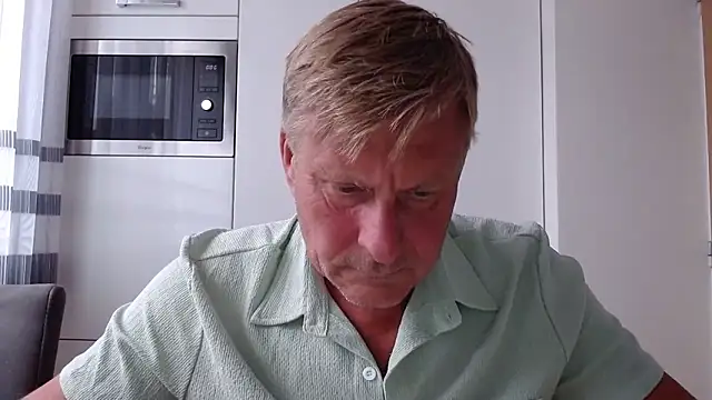 johnnym1 online show from 09/25/25, 10:41