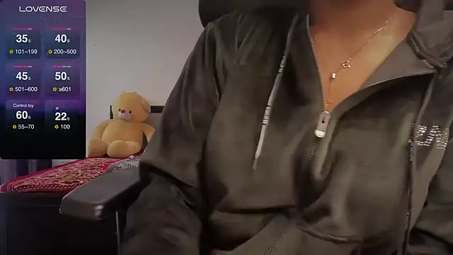 Snapshot of Spice-Summi chatting on 12/21/24, 08:18 Spice-Summi online show from 12/21/24, 08:18