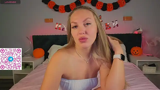 Snapshot of Kelly_Hardy chatting on 11/04/25, 01:05 Kelly Hardy online show from 11/04/25, 01:05