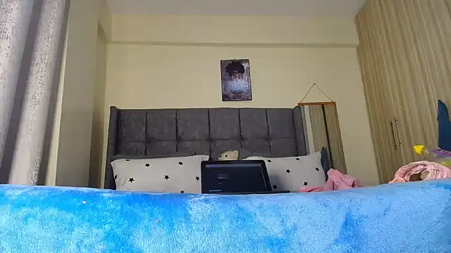 Snapshot of t-NaughtyLicia chatting on 02/14/25, 04:04 t-NaughtyLicia online show from 02/14/25, 04:04