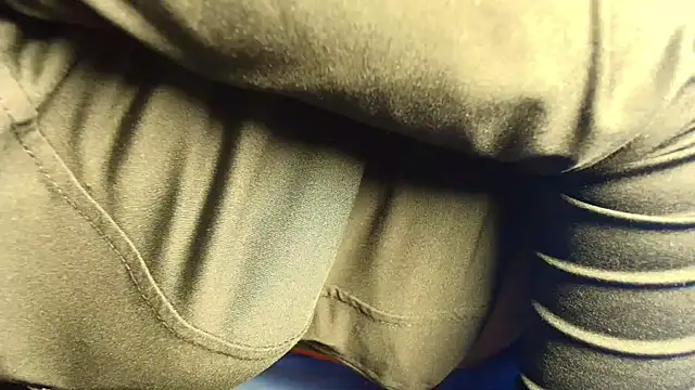 Snapshot of t-NaughtyLicia chatting on 10/29/25, 04:15 t-NaughtyLicia online show from 10/29/25, 04:15