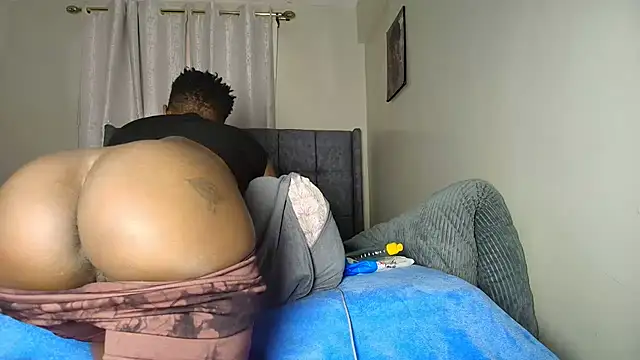 Snapshot of t-NaughtyLicia chatting on 12/02/25, 03:34 t-NaughtyLicia online show from 12/02/25, 03:34