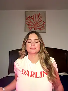 Snapshot of Sophie_Raegan chatting on 12/02/25, 02:34 Sophie Raegan online show from 12/02/25, 02:34