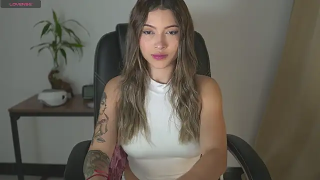 AyraSmith  online show from 07/04/26, 12:50