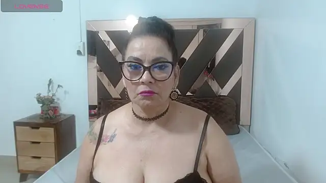 Snapshot of lindaesmeralda chatting on 04/29/26, 10:08 lindaesmeralda online show from 04/29/26, 10:08