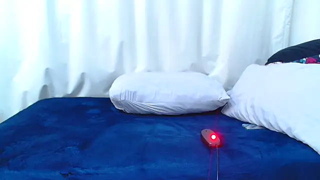 Snapshot of HotSmallTits chatting on 10/20/25, 09:37 HotSmallTits online show from 10/20/25, 09:37