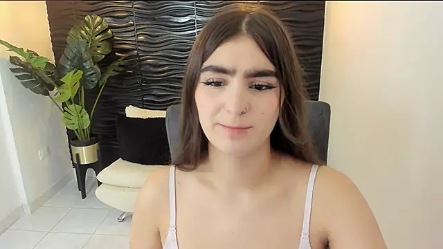 Snapshot of sofia_44 chatting on 02/10/25, 01:33 sofia 44 online show from 02/10/25, 01:33