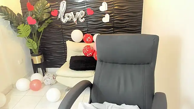 Snapshot of sofia_44 chatting on 02/18/25, 03:54 sofia 44 online show from 02/18/25, 03:54