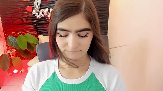 Snapshot of sofia_44 chatting on 09/12/25, 01:00 sofia 44 online show from 09/12/25, 01:00