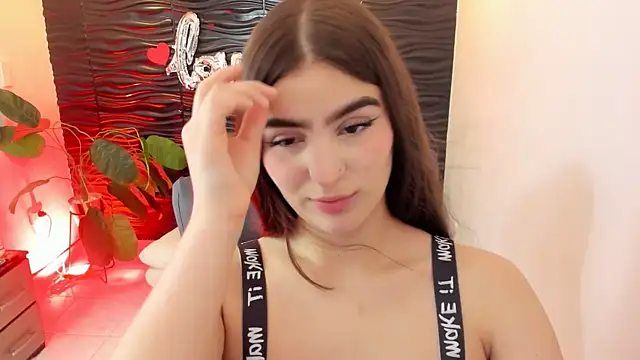 Snapshot of sofia_44 chatting on 10/06/25, 01:52 sofia 44 online show from 10/06/25, 01:52