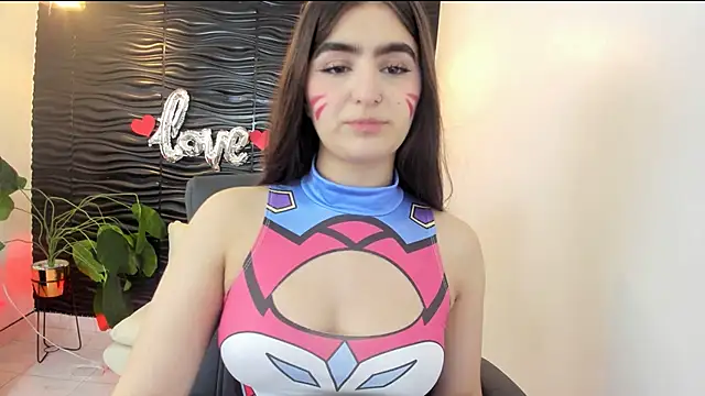 Snapshot of sofia_44 chatting on 10/31/25, 02:18 sofia 44 online show from 10/31/25, 02:18