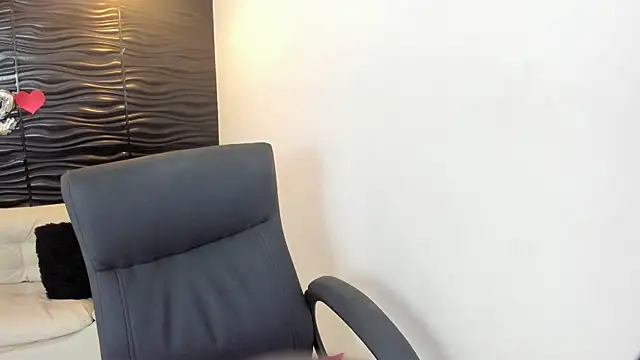 Snapshot of sofia_44 chatting on 11/11/25, 01:11 sofia 44 online show from 11/11/25, 01:11