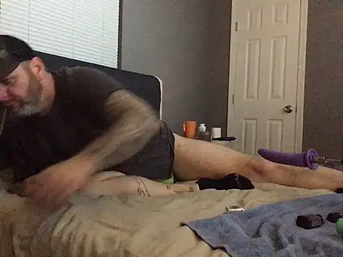 Snapshot of Cummerforyouu2 chatting on 02/15/25, 03:52 Cummerforyouu2 online show from 02/15/25, 03:52