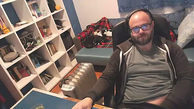 ravingr4d4 online show from 03/16/25, 09:37