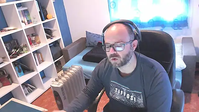 ravingr4d4 online show from 03/18/25, 09:09