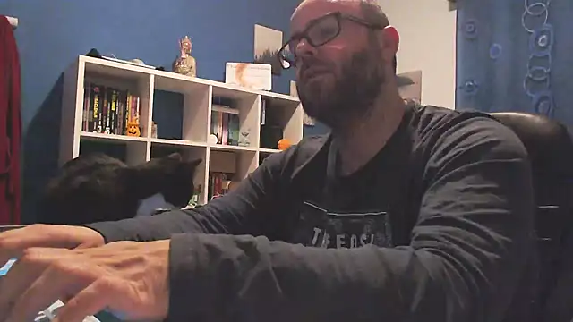 ravingr4d4 online show from 03/18/25, 11:20