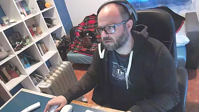 ravingr4d4 online show from 03/21/25, 09:01