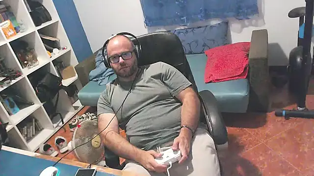 ravingr4d4 online show from 09/18/25, 08:33