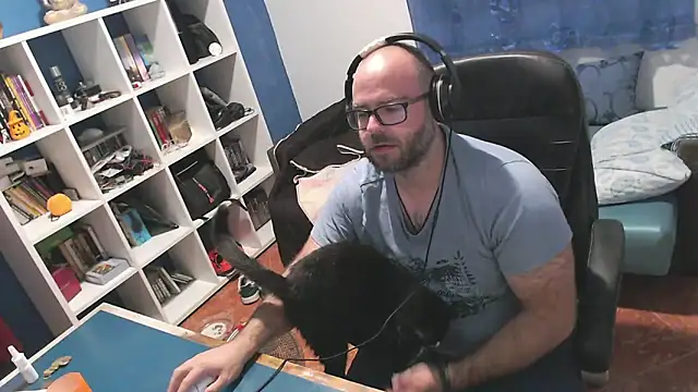 ravingr4d4 online show from 10/27/25, 11:09