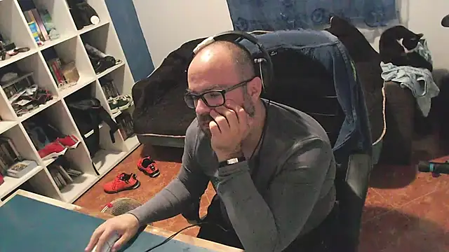 ravingr4d4 online show from 10/29/25, 11:28