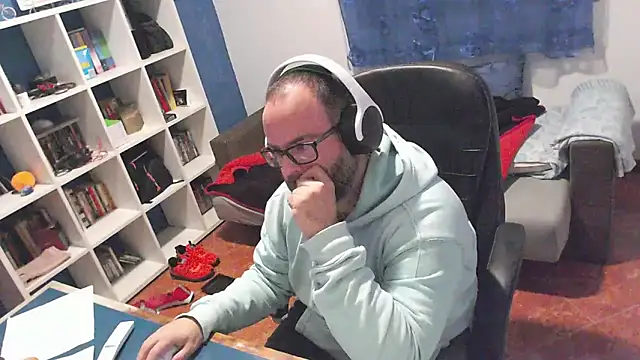 ravingr4d4 online show from 12/03/25, 12:29