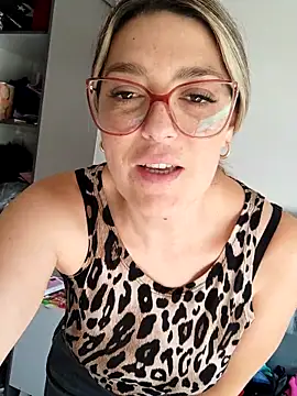 Snapshot of Daniela77771 chatting on 03/17/25, 02:45 Daniela77771 online show from 03/17/25, 02:45