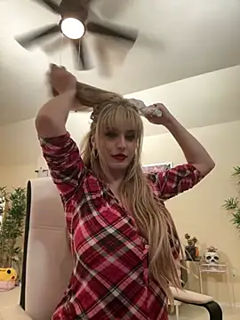 Snapshot of RoxxyDallas chatting on 12/22/24, 01:55 RoxxyDallas online show from 12/22/24, 01:55