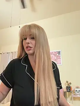 Snapshot of RoxxyDallas chatting on 02/14/25, 10:36 RoxxyDallas online show from 02/14/25, 10:36