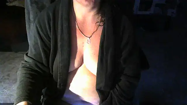 Snapshot of Silvia2277 chatting on 02/10/25, 08:10 Silvia2277 online show from 02/10/25, 08:10