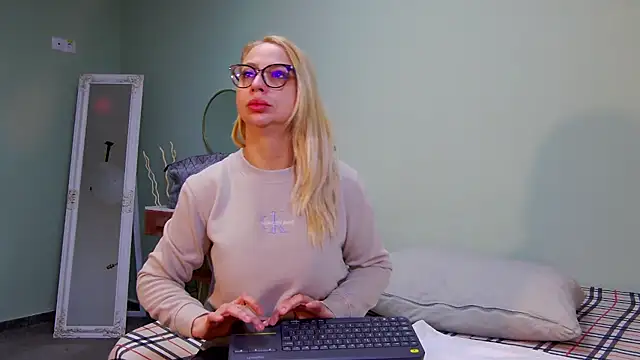 Snapshot of CelineConner chatting on 01/29/25, 05:09 CelineConner online show from 01/29/25, 05:09