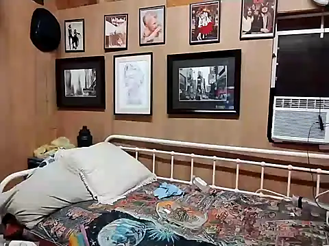 AlphaAlluring69 online show from 01/05/25, 05:51