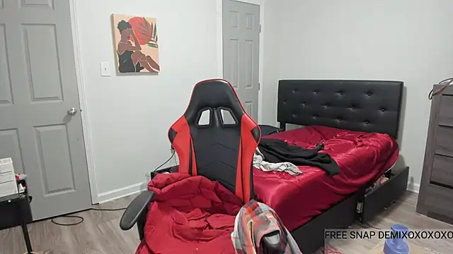 Snapshot of demi_xoxo chatting on 12/04/24, 03:32 demi xoxo online show from 12/04/24, 03:32