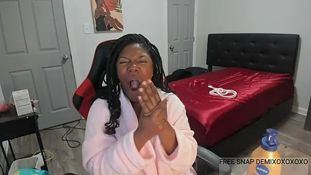 Snapshot of demi_xoxo chatting on 12/17/24, 02:33 demi xoxo online show from 12/17/24, 02:33