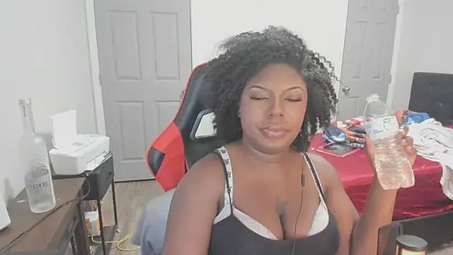 Snapshot of demi_xoxo chatting on 10/17/25, 05:10 demi xoxo online show from 10/17/25, 05:10