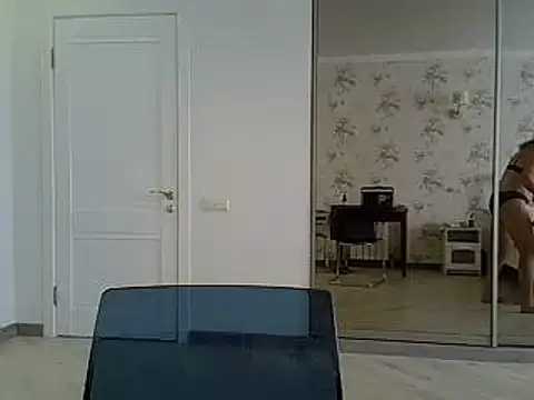 Snapshot of Alexandra-Rosee chatting on 10/11/25, 06:12 Alexandra-Rosee online show from 10/11/25, 06:12
