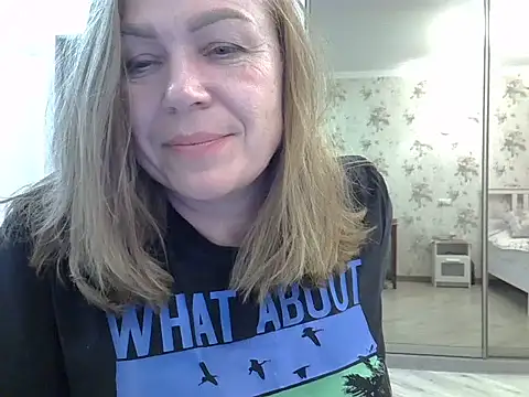 Snapshot of Alexandra-Rosee chatting on 10/17/25, 03:36 Alexandra-Rosee online show from 10/17/25, 03:36