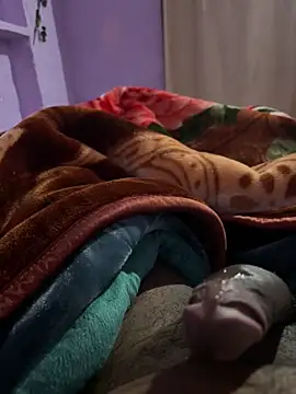 Snapshot of delhiboyz1 chatting on 12/17/25, 05:41 delhiboyz1 online show from 12/17/25, 05:41