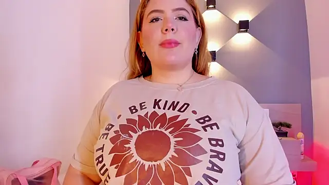 sophiarossee  online show from 01/27/25, 12:37