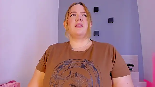 sophiarossee  online show from 02/08/25, 12:17