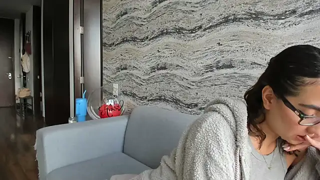 Sophi  a online show from 10/21/25, 08:42