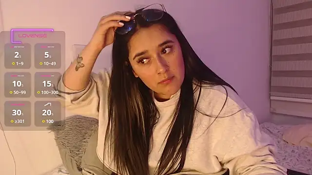 Snapshot of Megan_FE chatting on 12/06/24, 11:47 Megan FE online show from 12/06/24, 11:47