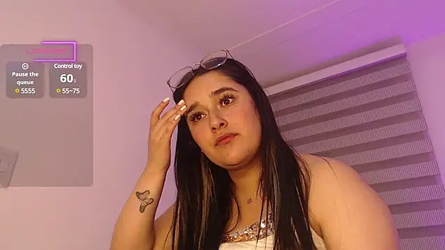 Snapshot of Megan_FE chatting on 12/07/24, 02:53 Megan FE online show from 12/07/24, 02:53