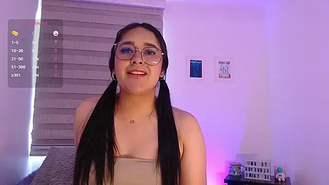 Snapshot of Megan_FE chatting on 09/16/25, 01:56 Megan FE online show from 09/16/25, 01:56