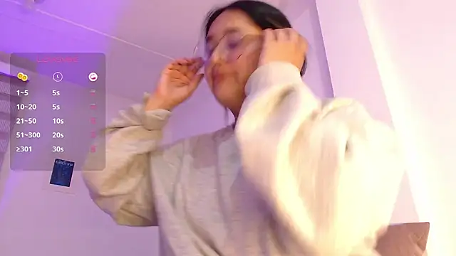 Snapshot of Megan_FE chatting on 10/04/25, 03:37 Megan FE online show from 10/04/25, 03:37