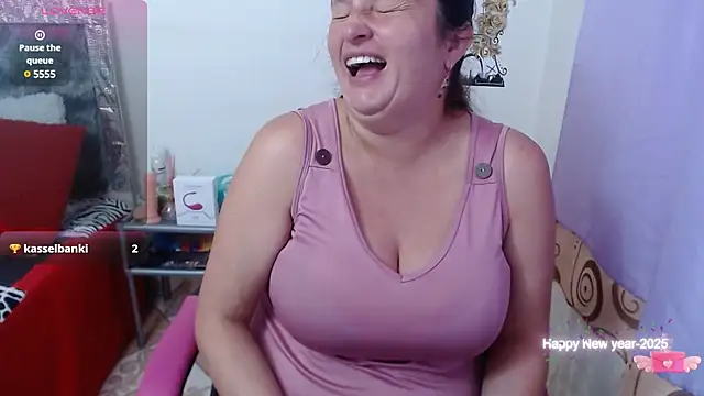 Snapshot of CristialJones_ chatting on 01/15/25, 01:52 CristialJones online show from 01/15/25, 01:52